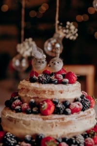 Wedding Timeline: 6-8 months before your wedding, order your wedding cake, like this naked sponge cake