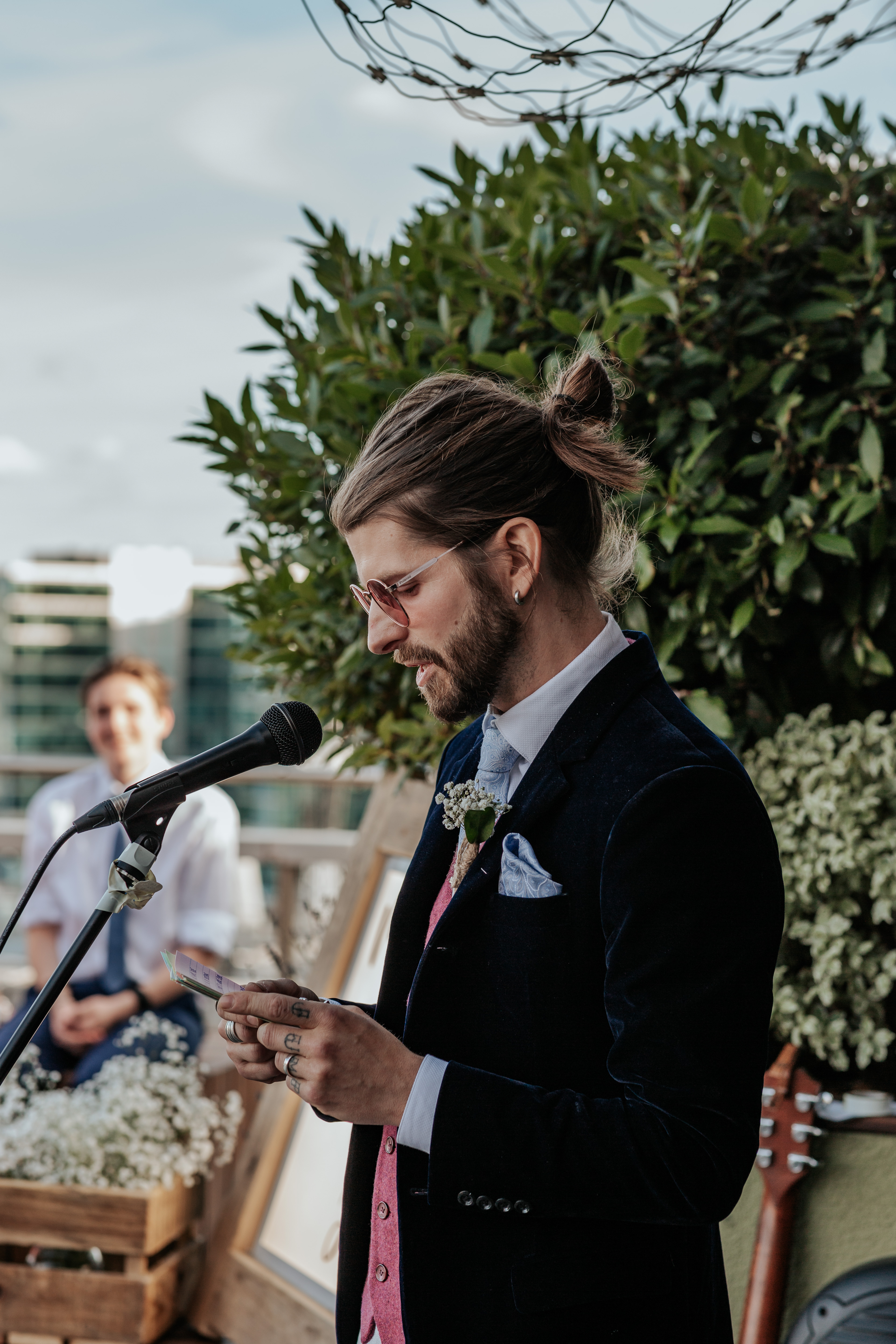 HannahSam25_07-398 Groom does his speech on the rooftop terrace of a London bar