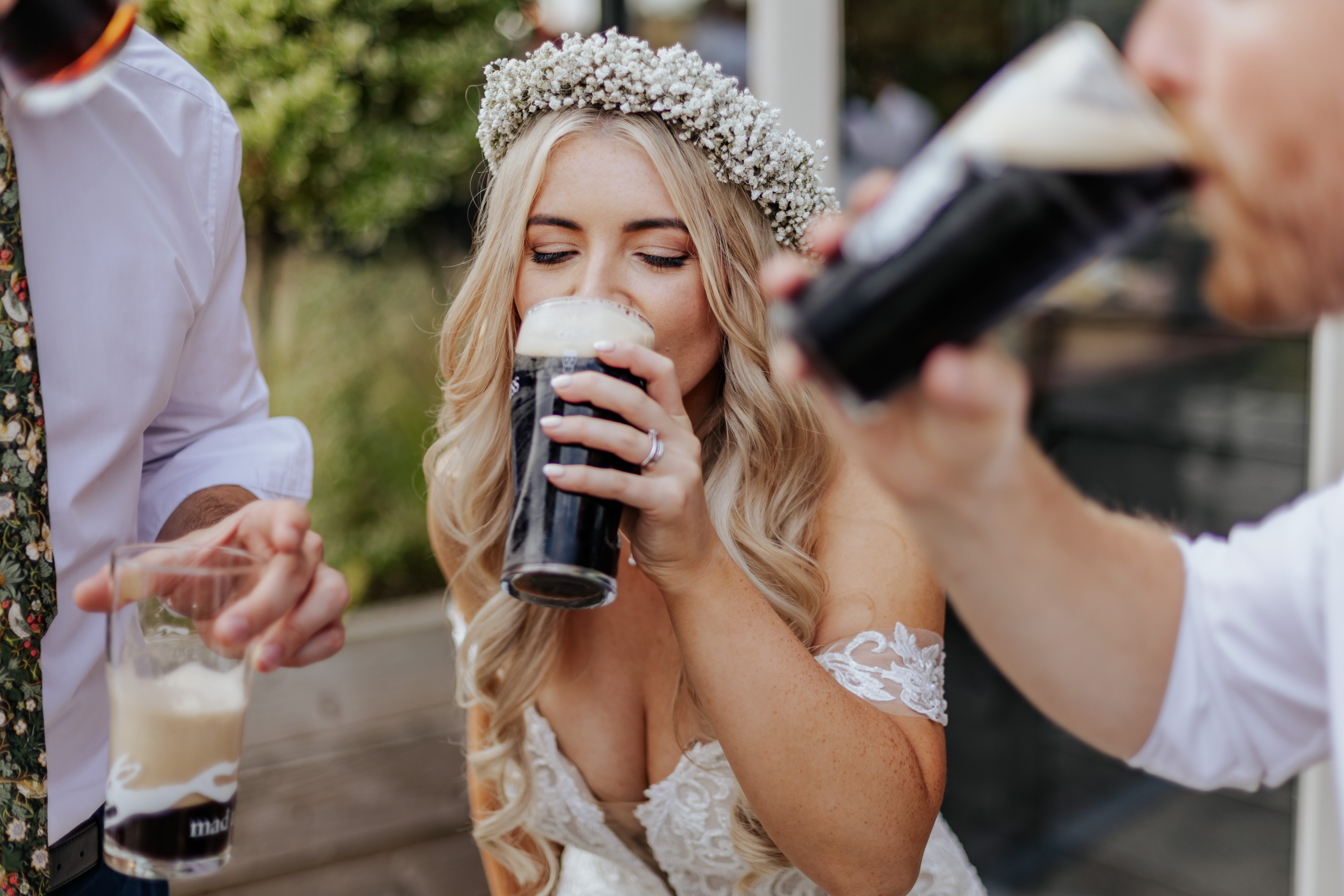 Bride drinks a pint of guinness in an attempt to split the G